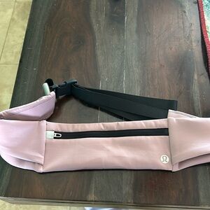 New never used lululemon running belt light purple